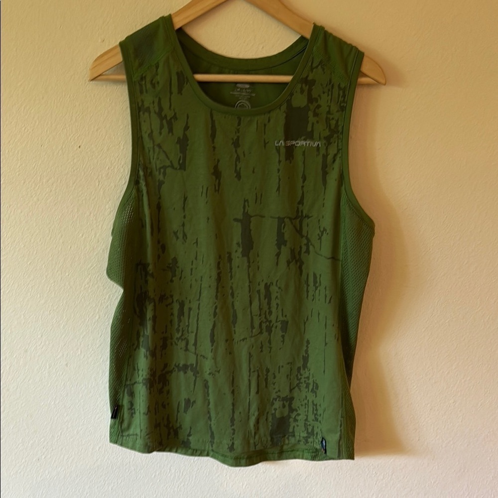 La Sportiva sz M men’s Green Sleeveless Tank Top great pre owned condition